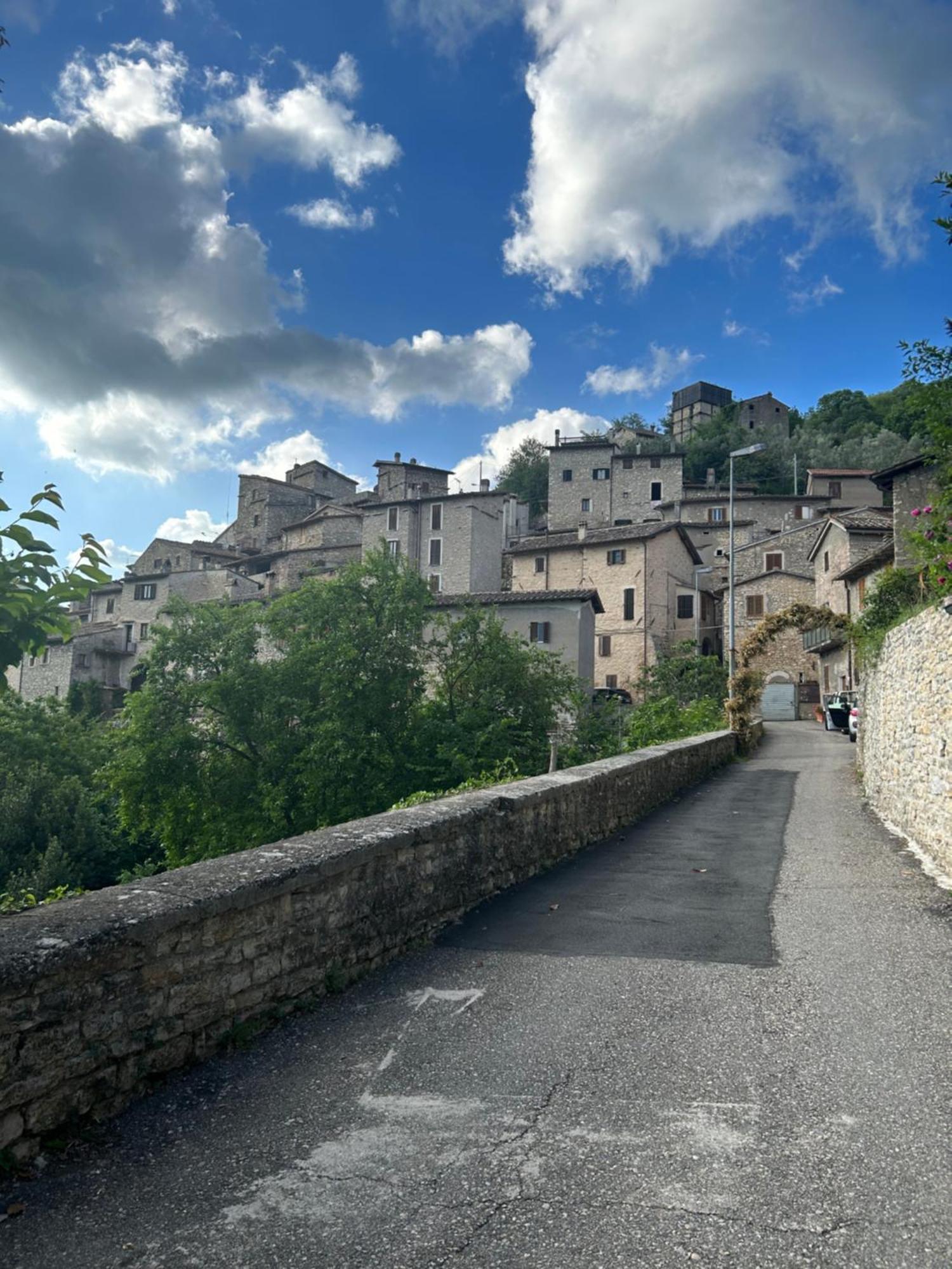 Casa Belvedere A Valle San Martino Di Spoleto Exteriör bild