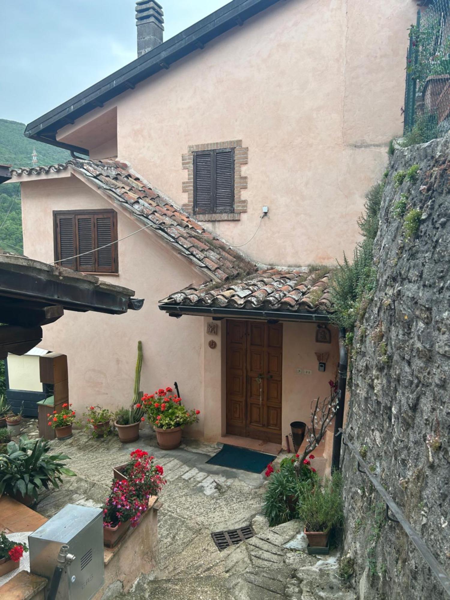 Casa Belvedere A Valle San Martino Di Spoleto Exteriör bild